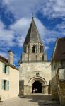 La Città fortificata di Loches. Siamo nella regione Centro in Francia, lungo la valle della Loira - © Pecold / Shutterstock.com