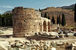 La città greco romana di Hierapolis a Pamukkale in Turchia  - © Mayer Vadim / Shutterstock.com