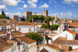 Città murata di Obidos e castello, Portogallo ...