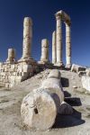 Le colonne del Tempio di Ercole, si trovano dentro Jabal al-Qal'a, la Cittadella di Amman in Giordania - © Aleksandar Todorovic / Shutterstock.com