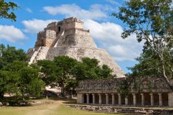 L'imponente complesso archelogico di Uxmal, il famoso sito Maya ubicato nel Messico nord- orientale - © f9photos / Shutterstock.com