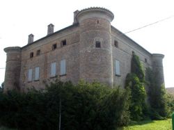 Il Palazzo Quattro Torri a San Carlo frazione del Comune di Sant'Agostino a Ferrara  - © www.cittadeltartufo.com