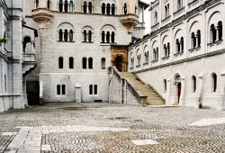 Coorte interna del Castello di Luigi, ovvero Neuschwanstein in Baviera - © Markus Gann / Shutterstock.com