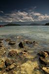 La costa di Angra dos Reis, tra spiagge e rocce della costa tra Rio de Janeiro e Sao Paolo - © Luiz Antonio da Silva / Shutterstock.com