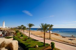 La costa del Sinai nei pressi di Sharm el Sheikh in Egitto - © Eric Gevaert / Shutterstock.com