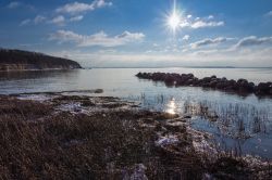 Costa del mar baltico in Germania prima del tramonto. In estate le lunghe giornate di sole rendono particolarmente piecevoli le vacanze balneari nel nord della Germania, tempo meteorologico ...