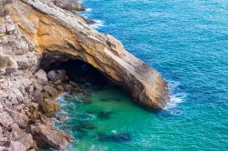 La spettacolare costa rocciosa dell'Algarve, ...