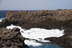 La costa rocciosa dell'Isola di Sal (Ilha do Sal) a Capo Verde - © Stefan Schurr / Shutterstock.com