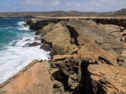 Costa rocciosa e selvaggia sull' isola di Aruba, ex caraibi olandesi - © Gail Johnson / Shutterstock.com