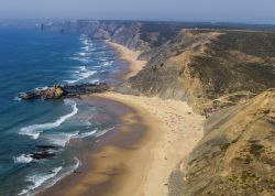 La costa selvaggia dei dintorni di Sagres in Algarve, Portogallo - © Mauro Rodrigues / Shutterstock.com