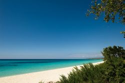 Costa selvaggia e spiaggia tropicale a Bahia De Las Aguilas vicino a Barahona - © Dominican Repubblic Ministry of Tourism