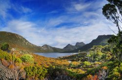 La catena delle Cradle Mountain e il Dove Lake, Tasmania - © glennellis / Bigstockphoto