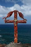 Una Croce Cristiana sull' Isola di Pasqua in Cile. L'isola fu scoperta nel giorno della festività cristiana, da cui prese il nome (Easter Island) - © gary yim / Shutterstock.com ...
