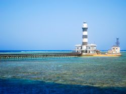 Il faro del Deadalus Reef: questa barriera corallina si trova lontano dalla costa ed è pertanto pericolosa per la navigazione. Siamo nella regione di Berenice, nella porzione più ...