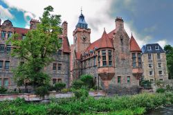 Il Dean Village ad Edimburgo (Edinburgh), un angolo tipico di Scozia del 19° secolo - © jean morrison / Shutterstock.com