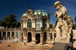 Der Dresdner Zwinger il famoso complesso architettonico di Dresda, la caitale della  Sassonia nella Germania orientale - © Radoslaw Maciejewski / Shutterstock.com