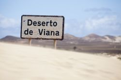 Il Deserto de Viana si sviluppa all'interno dell'isola di Boa Vista, ed è una delle tante attrazioni dell'arcipelago di Capo Verde - © Sabino Parente / Shutterstock.com ...