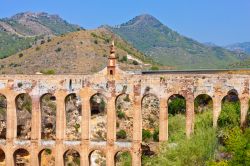 Dettaglio dell'acquedotto di Nerja in Andalusia, Spagna - Conosciuto anche con il nome di Ponte dell'Aquila, l'omonimo acquedotto di Nerja fu costruito nel XIX° secolo. Edificata ...