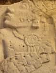 Dettaglio da un bassorilievo a Palenque (Chiapas, Messico) che raffigura un prigioniero Maya - © Dave Rock / Shutterstock.com