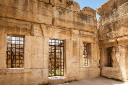 Dettaglio del castello di Alqla, nei pressidel borgo di Iraq Al Amir, periferia di Amman Giordania - © Anton_Ivanov / Shutterstock.com