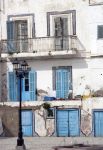 Dettaglio delle finestre nel villaggio di Bizerte, il  borgo della Tunisia, non distante da Tunisi - © posztos / Shutterstock.com