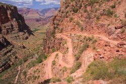 Discesa dentro Grand Canyon percorso Bright Angel ...