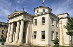 Downing College a Cambridge, Inghilterra - Fondato nel 1800, ospita circa 650 studenti. Prende il nome da George Downing che nel suo testamento scrisse che tutti i suoi averi, terreni compresi, ...