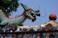 Dragone cinese in un tempio di Manila, la capitale delle Filippine - © John Copland / Shutterstock.com