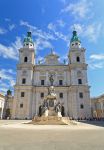 Il Duomo di Salisburgo (Dom Kirke) è dedicato a San Virgilio e soprattutto a San Ruperto. Fu distrutto più volte dagli incendi. La versione che ammiriamo oggi, in stile barocco, ...