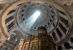 L'edicola del Santo Sepolcro di Gerusalemme: è considerata il più grande santuario cristiano del mondo - © Vadim Petrakov / Shutterstock.com