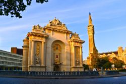 Alba a Lille: una fotografia di un edificio simbolo della città francese - © Meiqianbao / Shutterstock.com