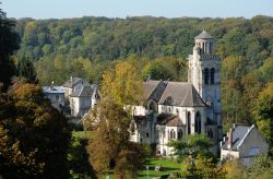 Patrimonio storico della Francia, la Eglise Saint Sulpice de Pierrefonds risale al 13° secolo, anche se ritrovamenti archeologici indicano che la sua prima fondazione risale all'anno ...