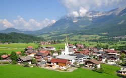 Ellmau am Wilden Kaiser, il villaggio alpino si trova vicino a Kitzbuhel in Tirolo (Austria) - © travelpeter / Shutterstock.com