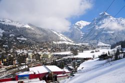 Sciare a Engelberg, Svizzera -  Le Alpi svizzere di Engelberg offrono agli appassionati di sci e sport estremi un'ampia gamma di attività fra cui scegliere. Dalle discese per ...