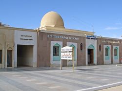 L'ufficio dell'Ente del Turismo Egiziano ad Hurghada,: siamo sul Mar Rosso, nell'Egitto orientale - © DDCoral / Shutterstock.com