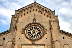 Facciata del di Duomo Matera e il suo  Rosone