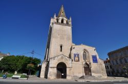 Facciata ovest della Chiesa di Santa Marta a Tarascon (Provenza), in Francia