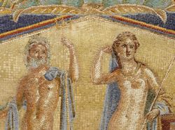Il famoso mosaico di Nettuno ed Anfitrite a Ercolano, la città romana che nel 79 dopo Cristo venne distrutta dall'eruzione del Vesuvio, vicino a Napoli - © khd / Shutterstock.com ...