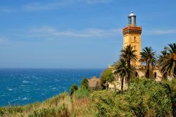 Un faro sulla costa nei pressi di Tangeri in ...