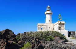 Faro di Pantelleria a Scauri: l'isola è uno dei riferimenti geografici, del Canale di Sicilia, e si trova più vicina alle coste dell'Africa che a quelle della Sicilia - bepsy ...