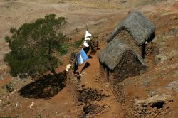 Una fattoria di montagna, ancora abitata, a Capo Verde, in Africa - © Pierre-Jean Durieu / Shutterstock.com