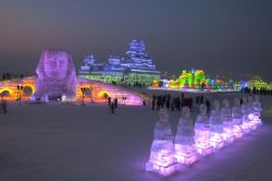 Festival del Ghiaccio e delle Sculture di Neve ad Harbin in Cina. Ogni edizione presenta un tema diverso, in questo caso nel 2010 è stato rappresentato quello dell'Antico Egitto - Lukas ...