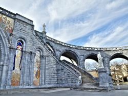 Il fianco della Basilica dell'Immacolata ...