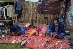 La fiera di Thangbi Lakhang a Jakar, famosa per la cerimonia del fumo. Siamo nel Bhutan - © fritz16 / Shutterstock.com 