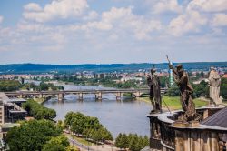 Il fiume Elba visto dal centro di Dresda, questo paesaggio era stato inserito tra i Patrimoni UNESCO, ma è poi decaduto - © Sergii Figurnyi / Shutterstock.com