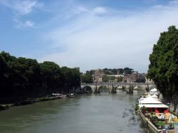 La storia di Roma è anche la storia del Tevere: se non fosse stato per il terzo fiume più lungo d'Italia (405 km dalla sorgente al mare) non sarebbe nata la Città Eterna ...