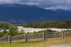 Fiume spettacolare lungo la Carretera Austral, a nord di Coyhaique in Cile. La strada fu voluta dal Generale Pinochet  che la fece costruire nel 1980, per creare una arteria che prolungasse ...