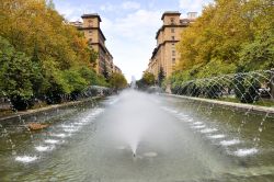 Una delle fontane che abbelliscono Pamplona, Navarra, Spagna - © Alberto Loyo / Shutterstock.com