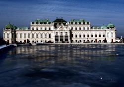 Fontana ghiacciata e Palazzo del Belvedere Superiore a Vienna