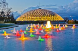 Una fontana del Queen Elizabeth Park di Vancouver, Columbia Britannica, Canada. Il parco di 52 ettari è un paradiso per gli amanti della natura e della fotografia: il punto più ...